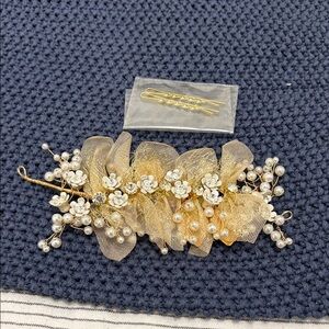 Gold Floral Pearl Hair Clip